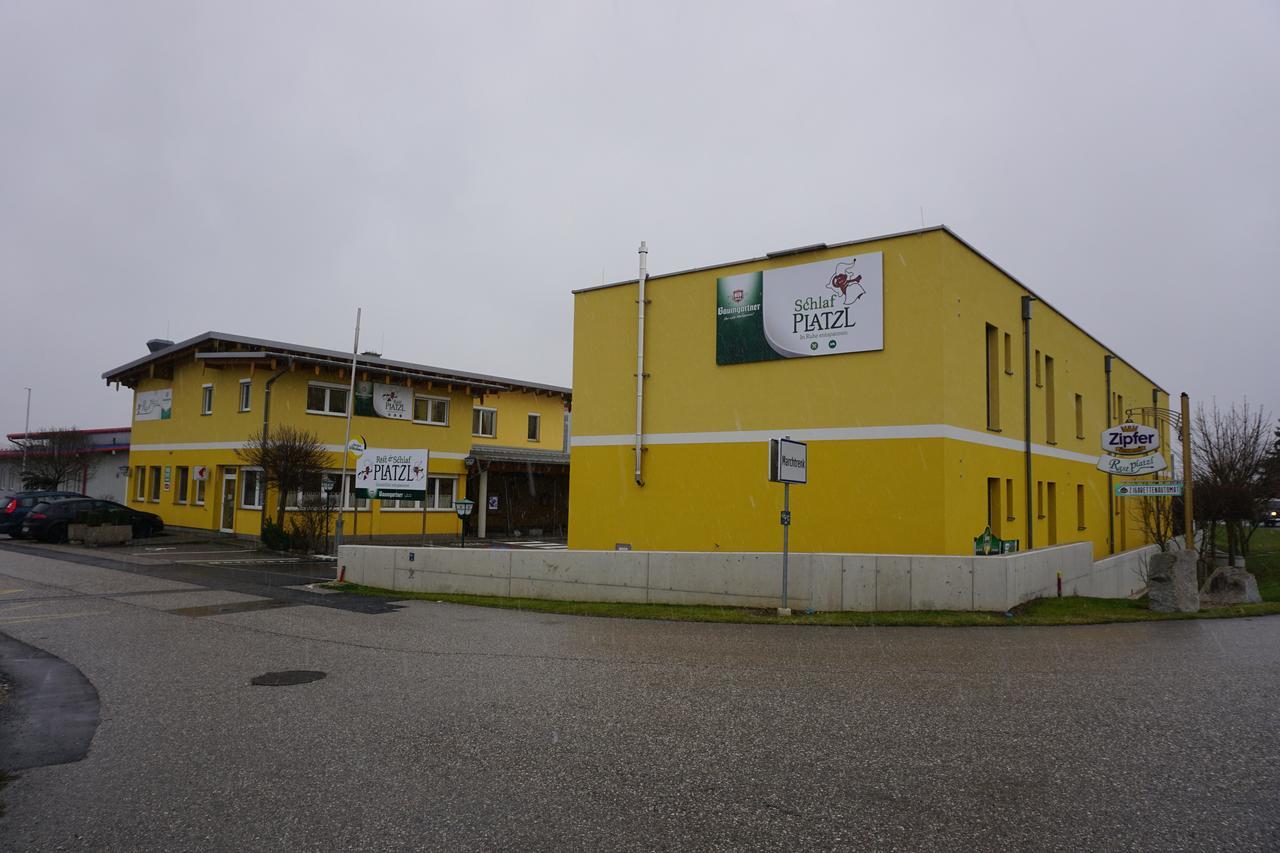 Schlafplatzl Hotel Marchtrenk Exterior foto